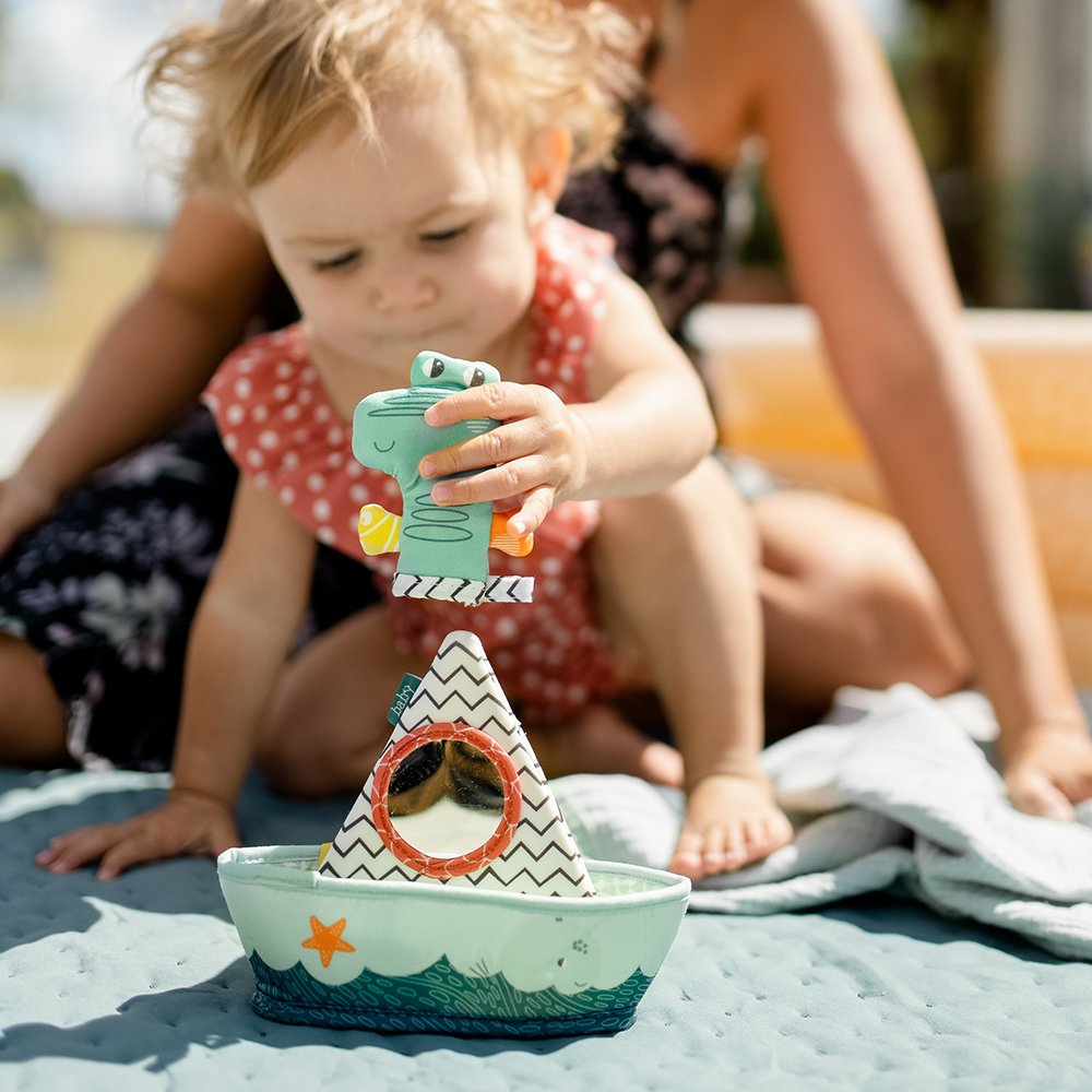050127_52-1.jpg Bath boat with finger puppet