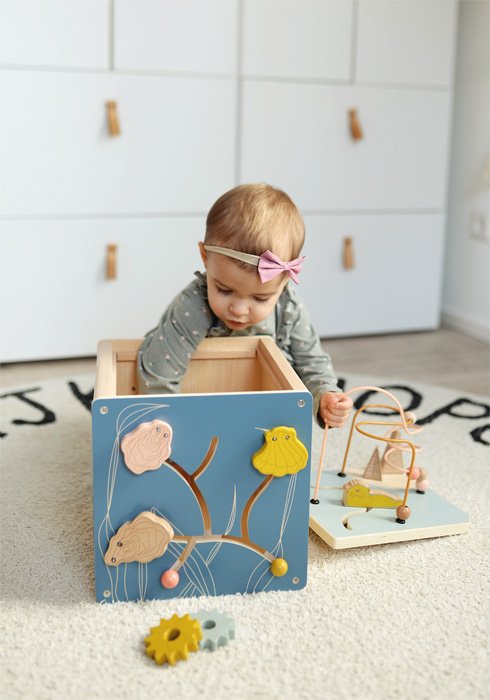 12393_13-motorikwuerfel-seaside-small-foot-kinderbild-4.jpg Motor Activity Cube "Seaside"