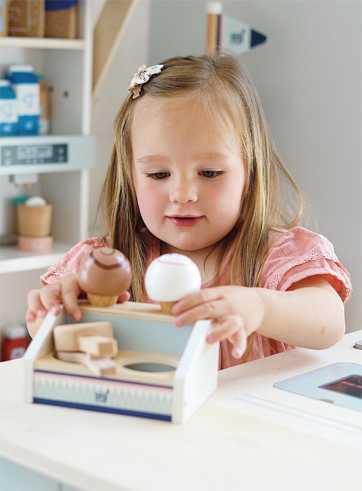 12416_small_foot_Kleine_Eistheke_fresh_Bloggerbild_1-1.jpg Compact Ice Cream Counter "fresh"