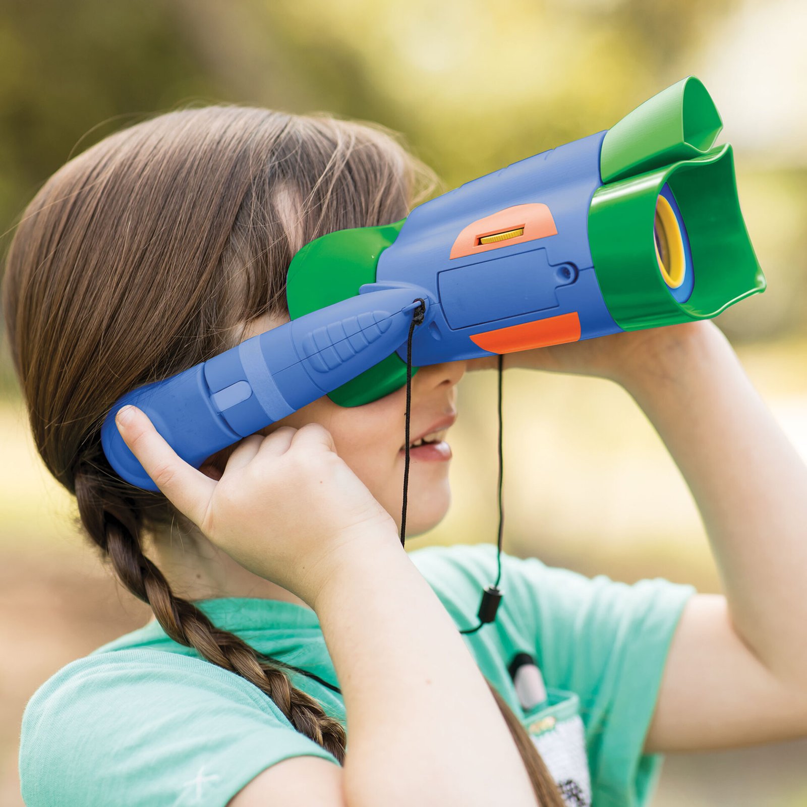 e-5261_GSJ-Kidnoculars-Extreme-lifestyle-07-girl_web-1-1.jpg GEOSAFARI?JR KIDNOCULARS?EXTREME